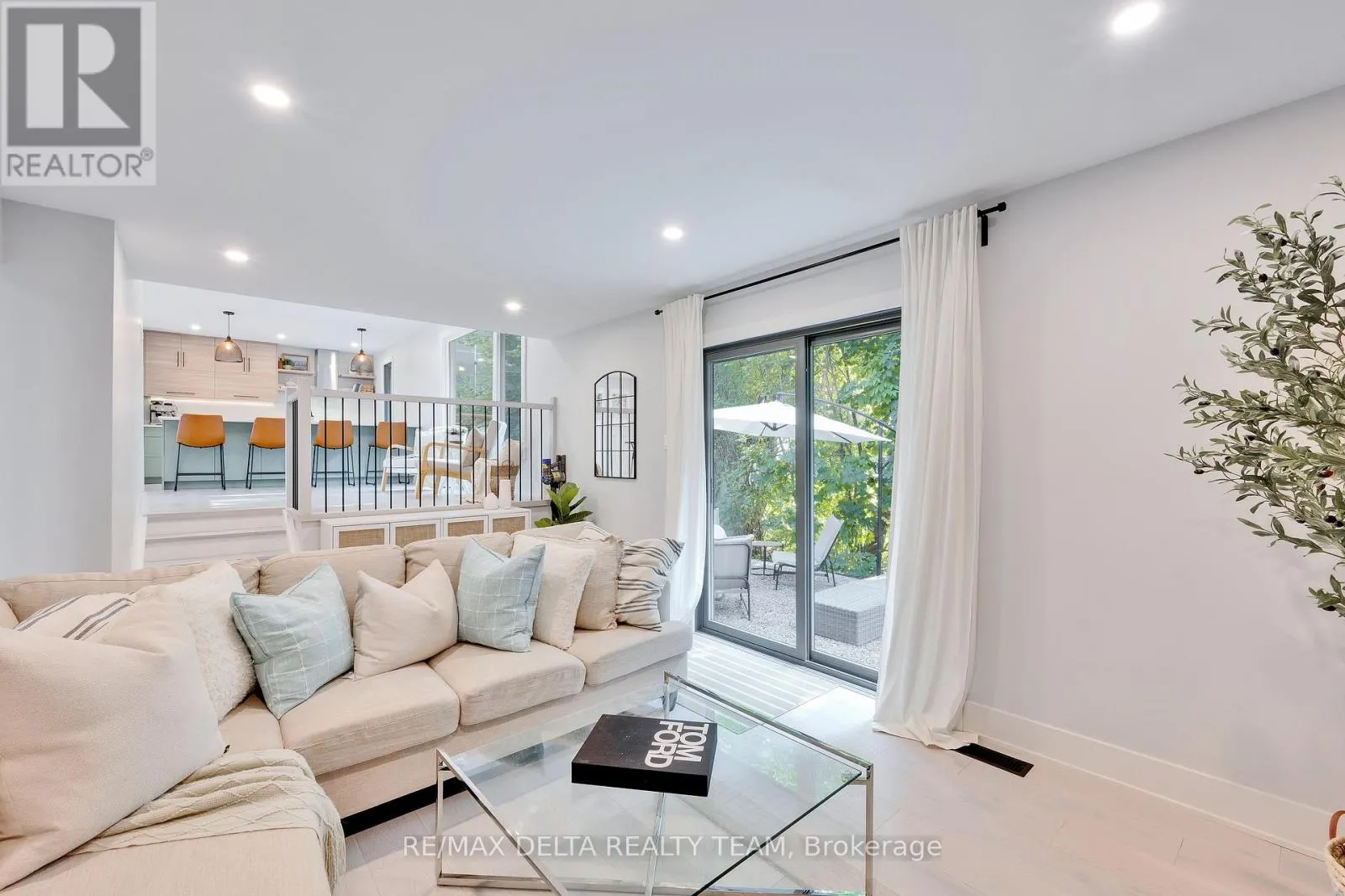 2556 GRAVELLE CRESCENT
