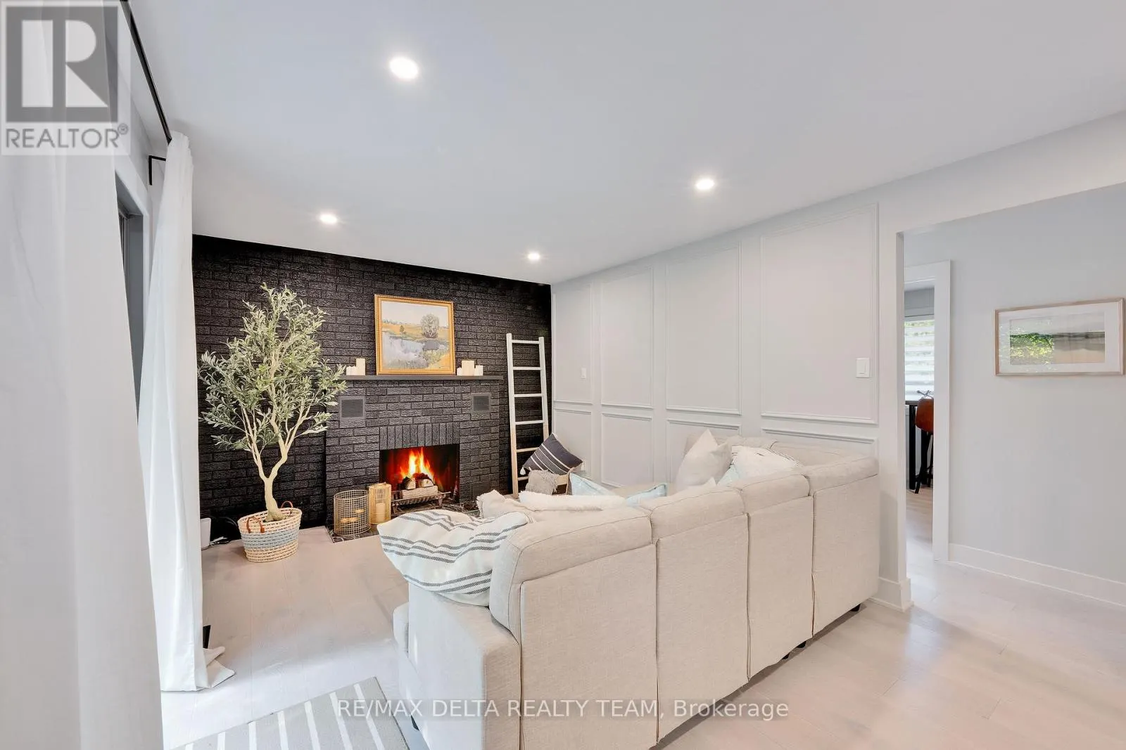2556 GRAVELLE CRESCENT