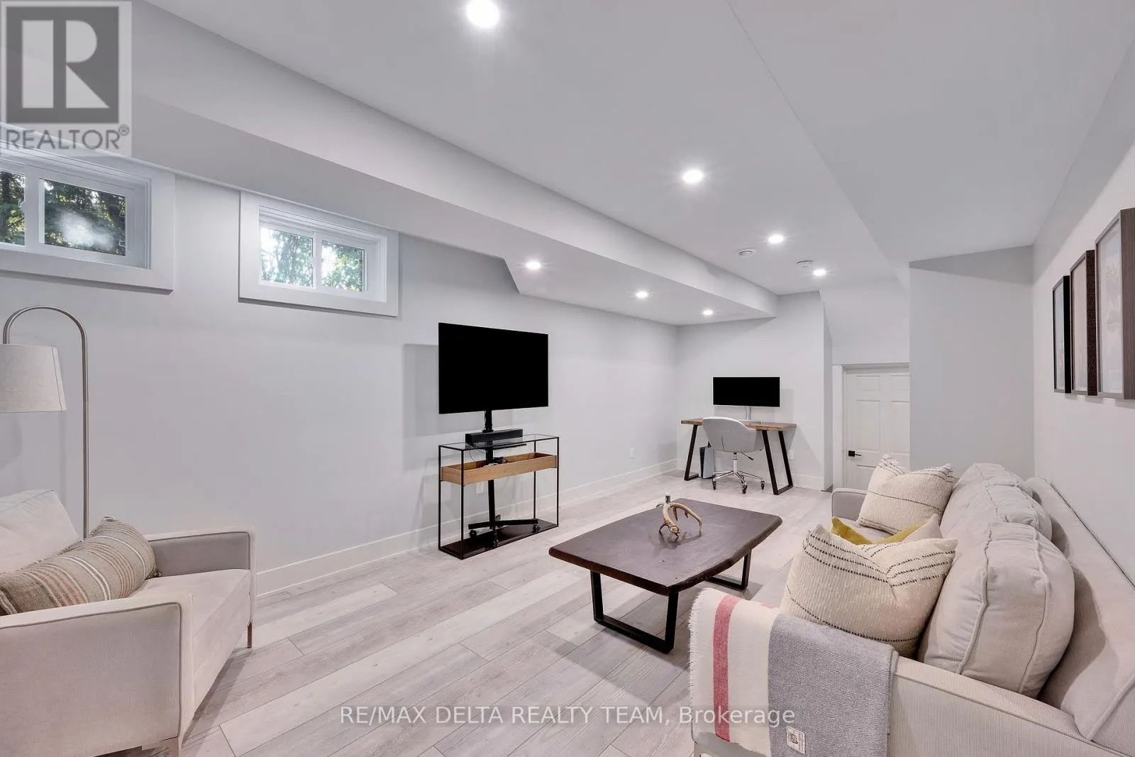 2556 GRAVELLE CRESCENT