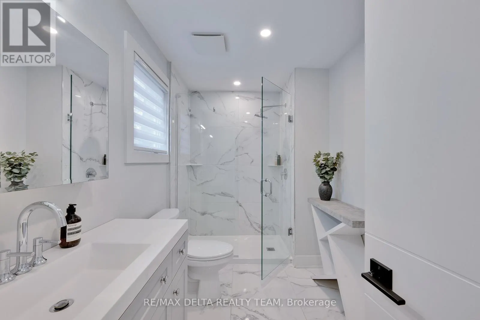 2556 GRAVELLE CRESCENT