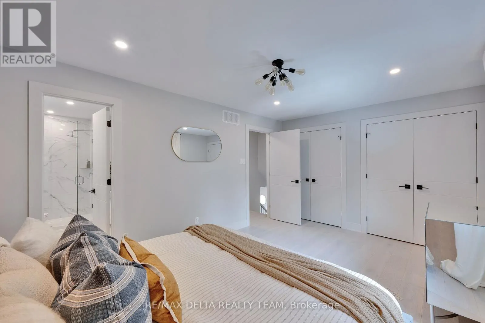 2556 GRAVELLE CRESCENT