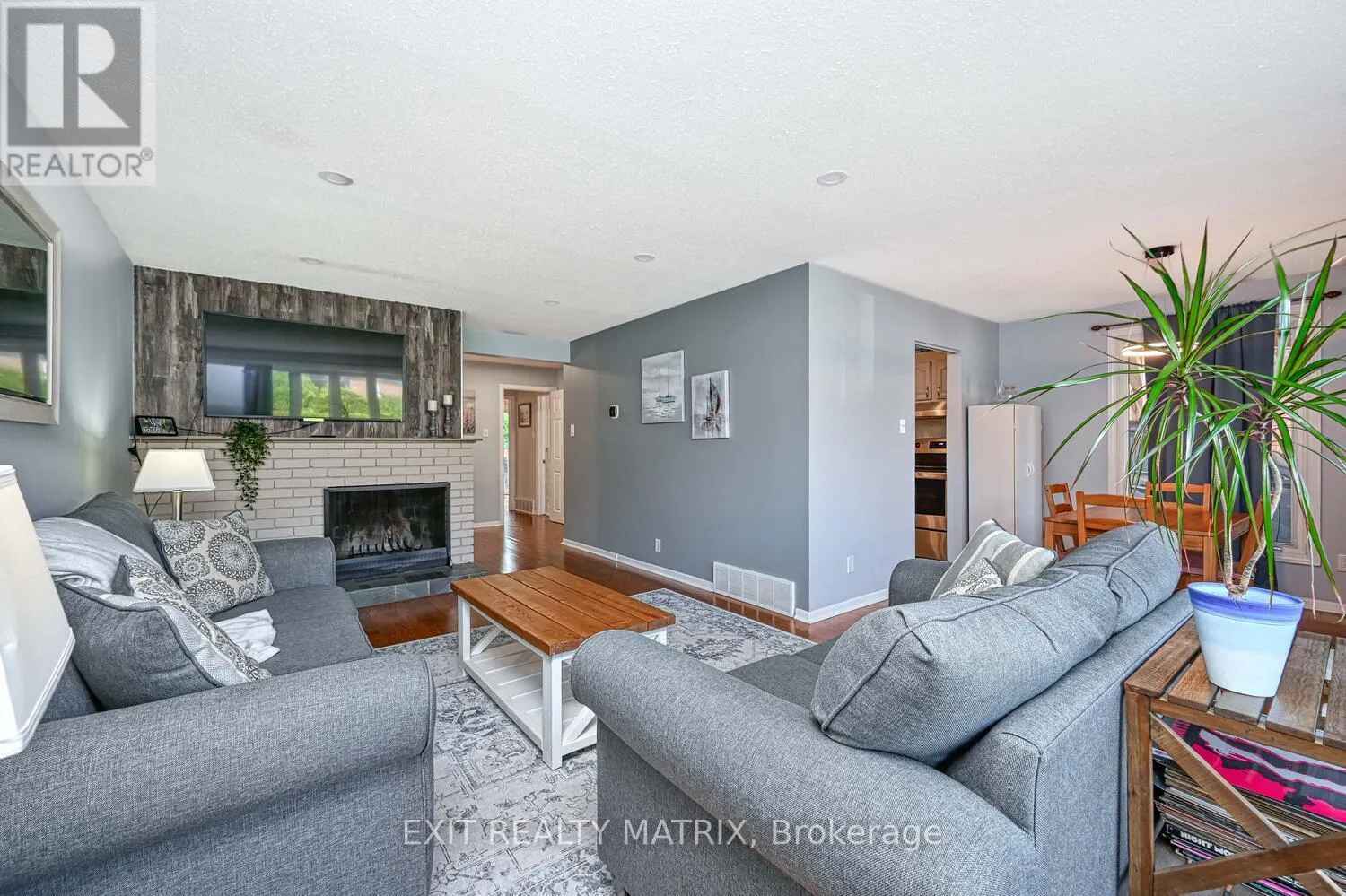 90 CHESTERTON DRIVE