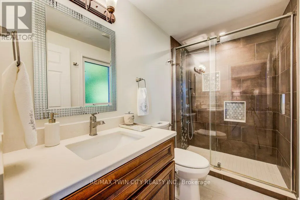 466 KINGSFORD PLACE