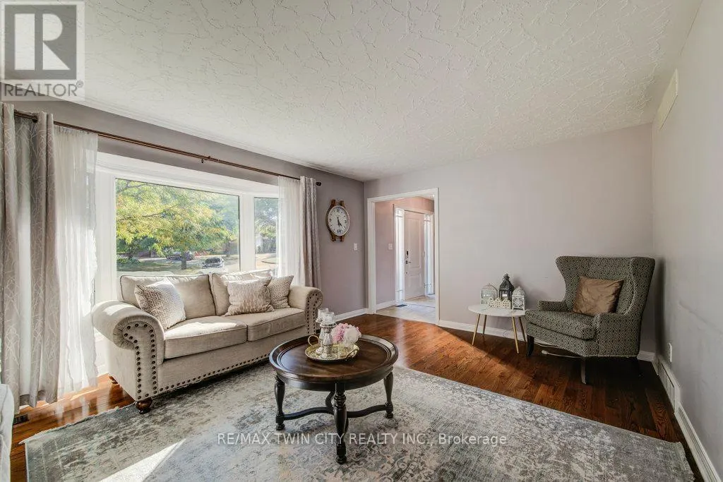 466 KINGSFORD PLACE