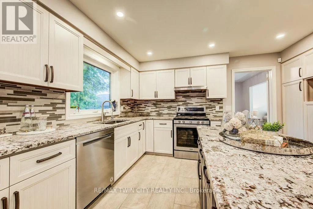 466 KINGSFORD PLACE
