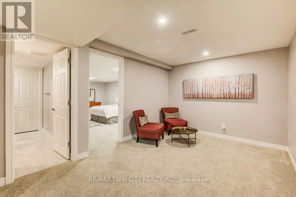 466 KINGSFORD PLACE
