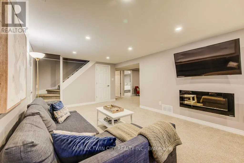 466 KINGSFORD PLACE
