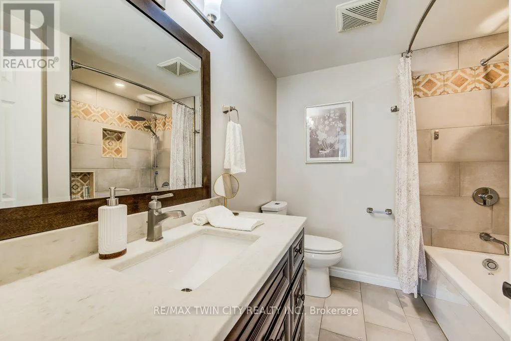 466 KINGSFORD PLACE