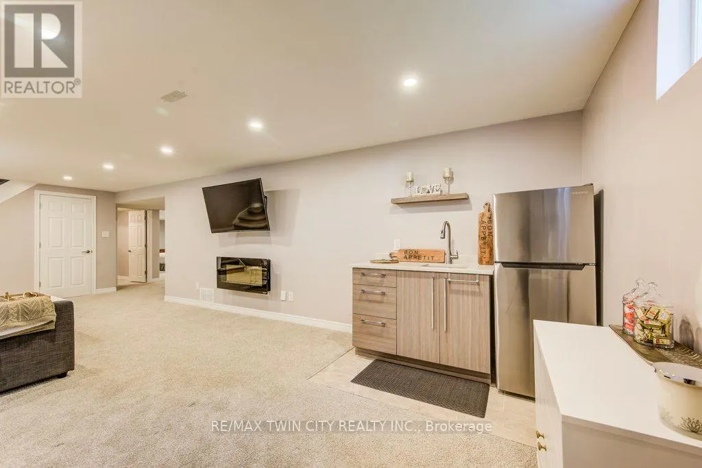 466 KINGSFORD PLACE