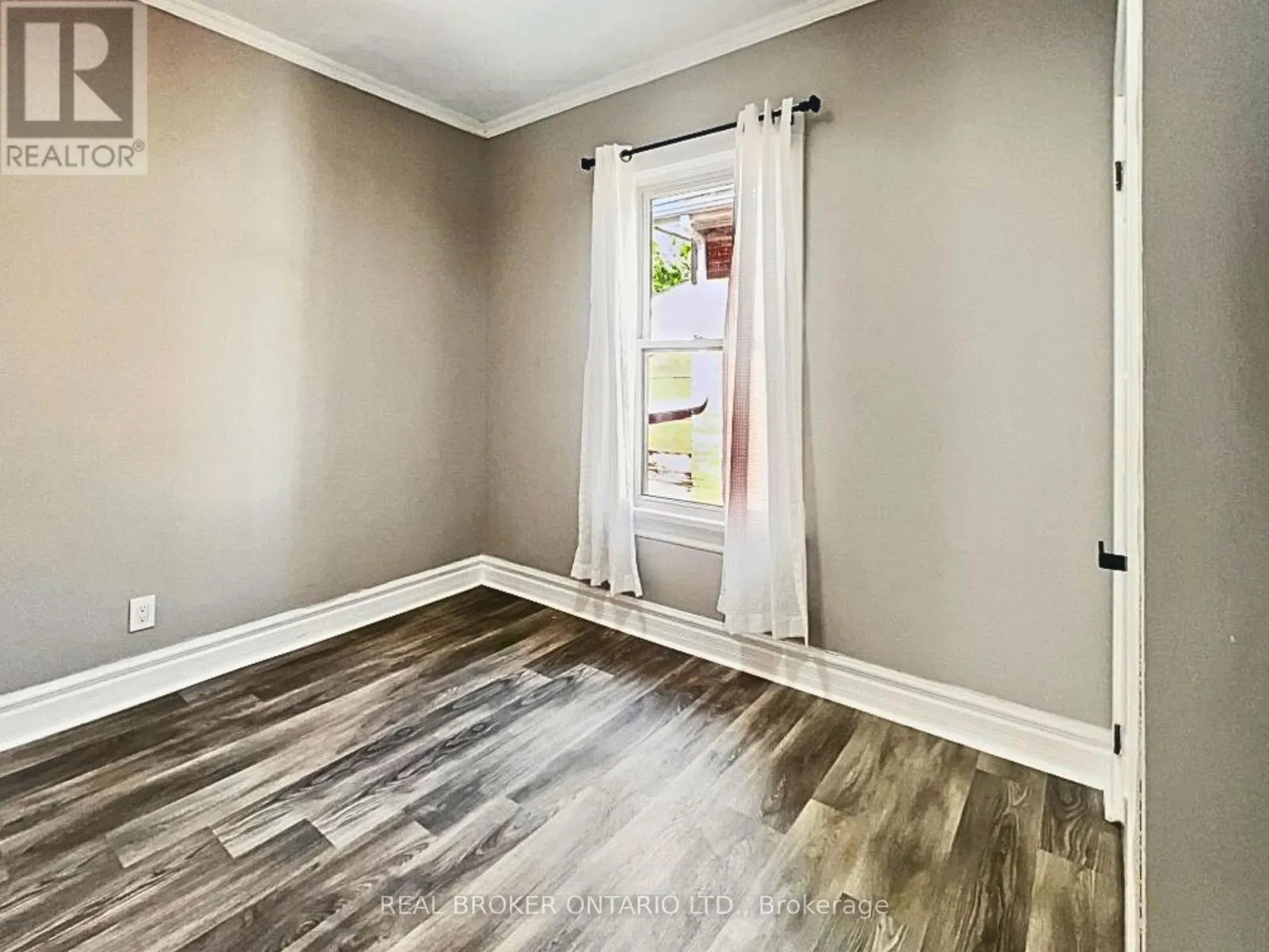 13 SALISBURY AVENUE