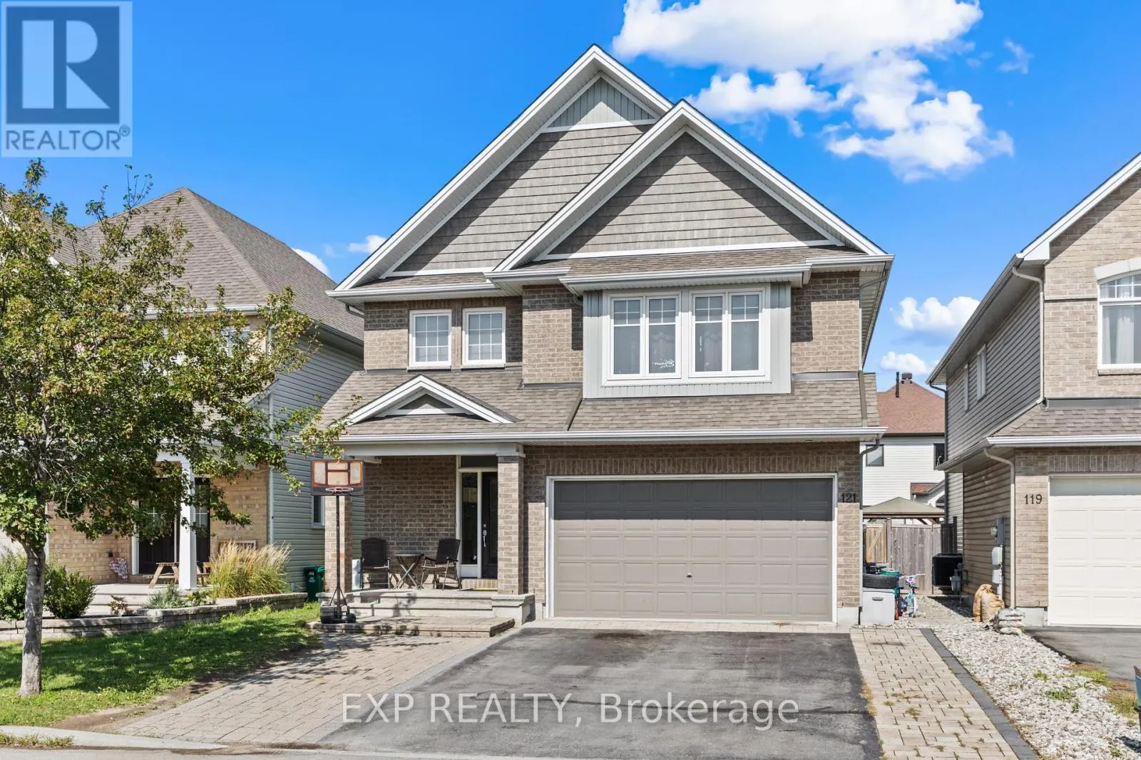 121 DAGLAN CRESCENT