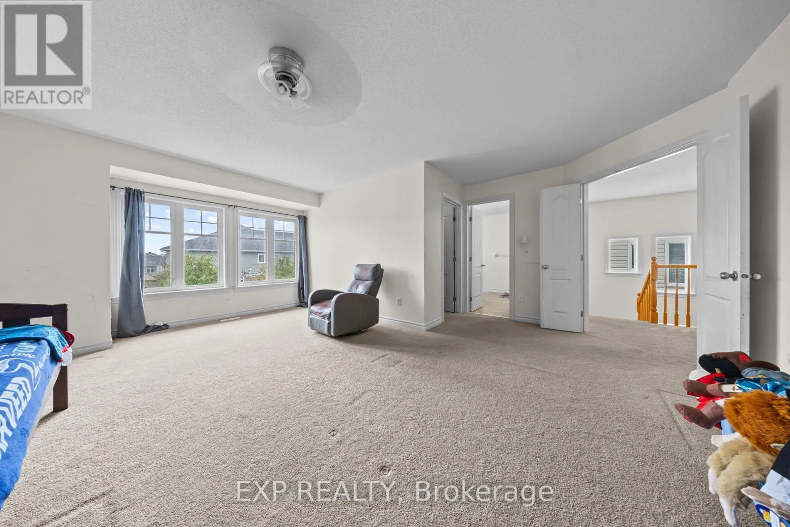 121 DAGLAN CRESCENT