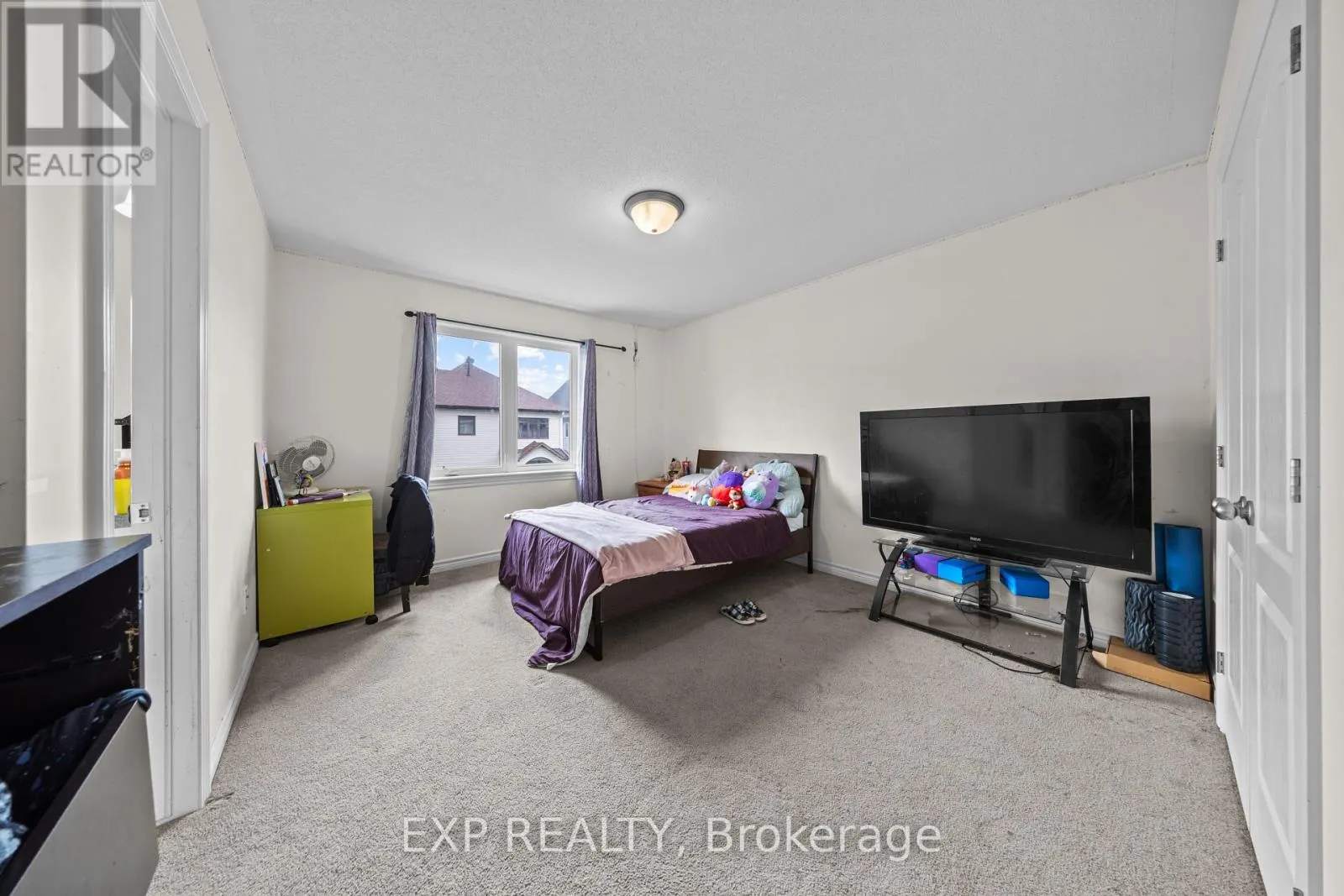 121 DAGLAN CRESCENT