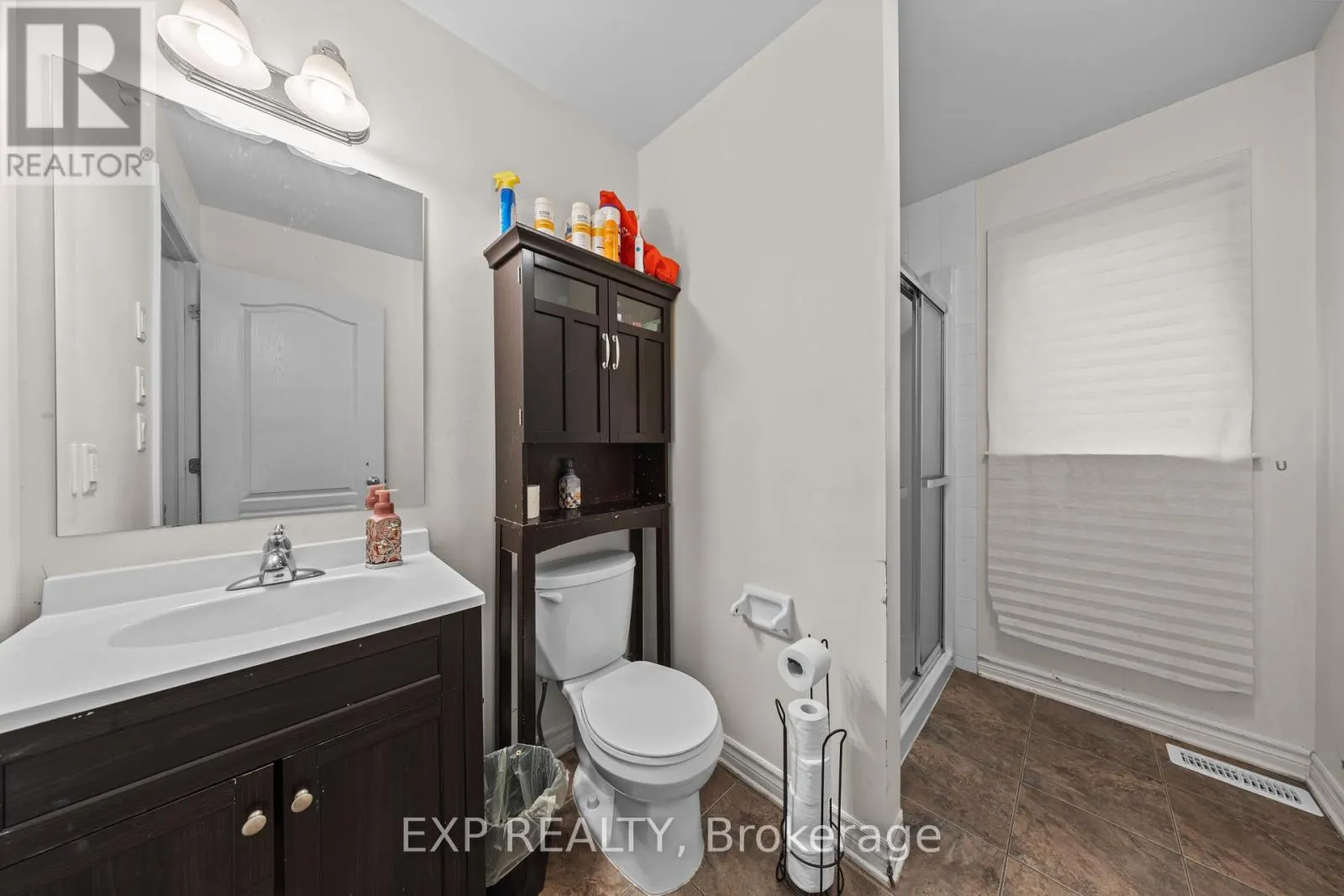 121 DAGLAN CRESCENT