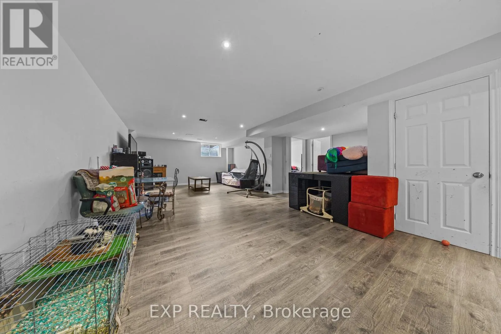 121 DAGLAN CRESCENT