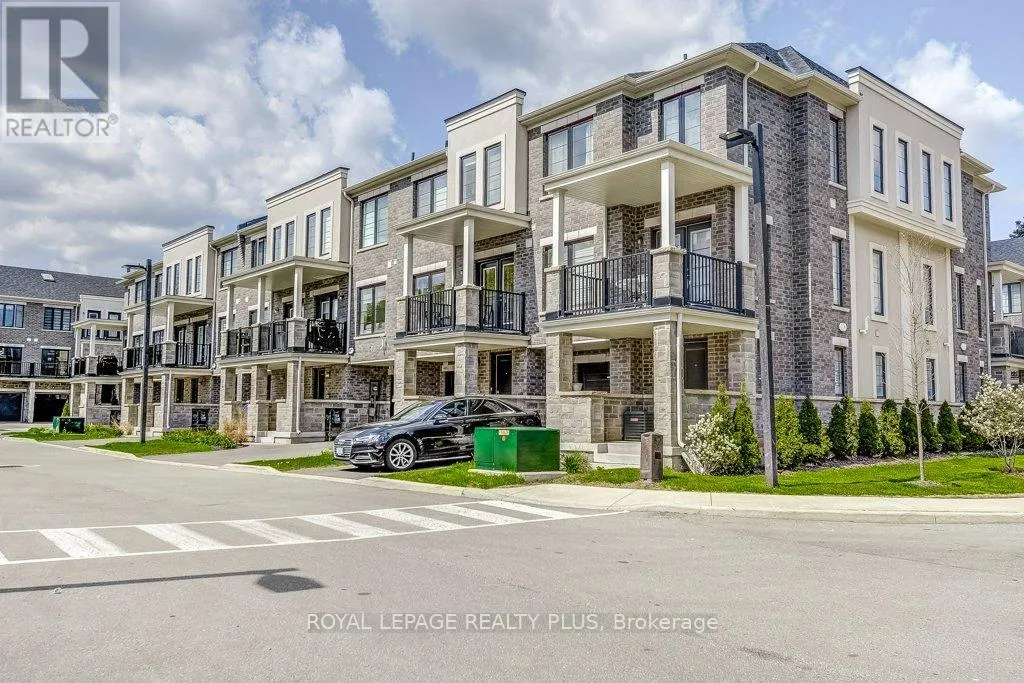 34 - 383 DUNDAS STREET E