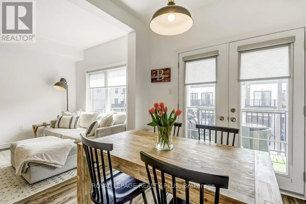 34 - 383 DUNDAS STREET E