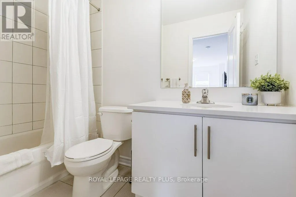 34 - 383 DUNDAS STREET E
