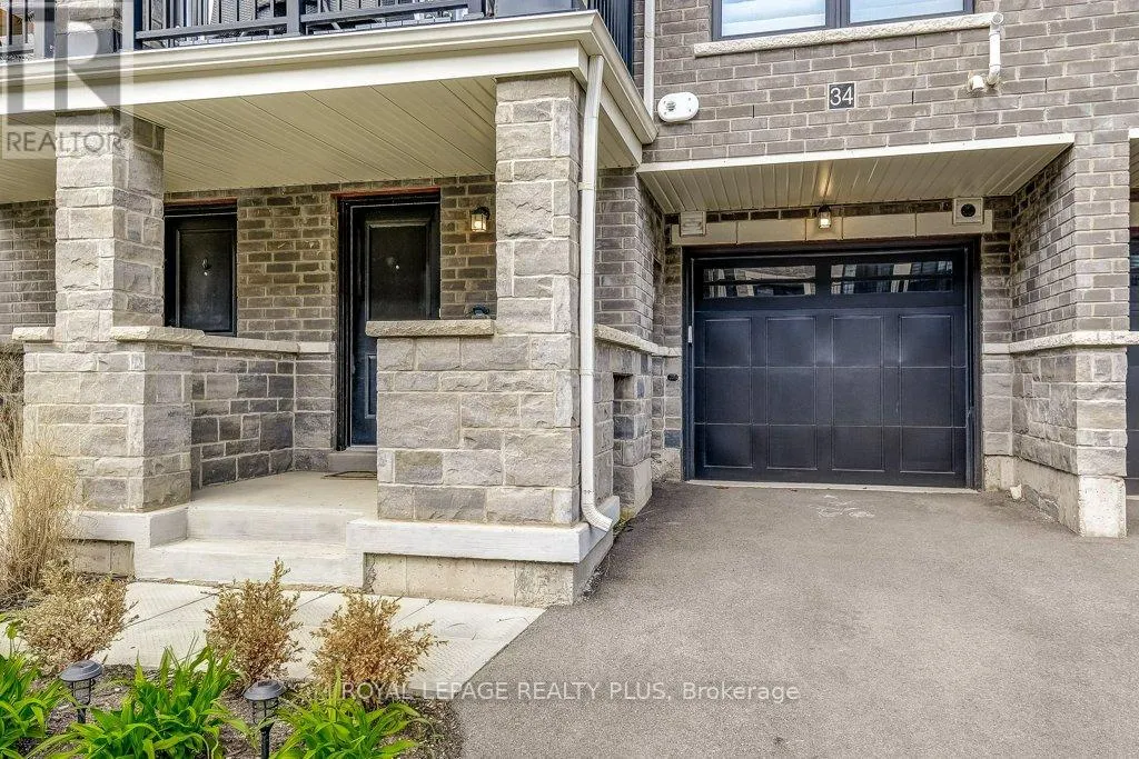 34 - 383 DUNDAS STREET E
