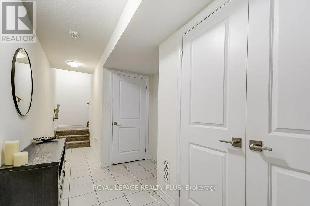 34 - 383 DUNDAS STREET E