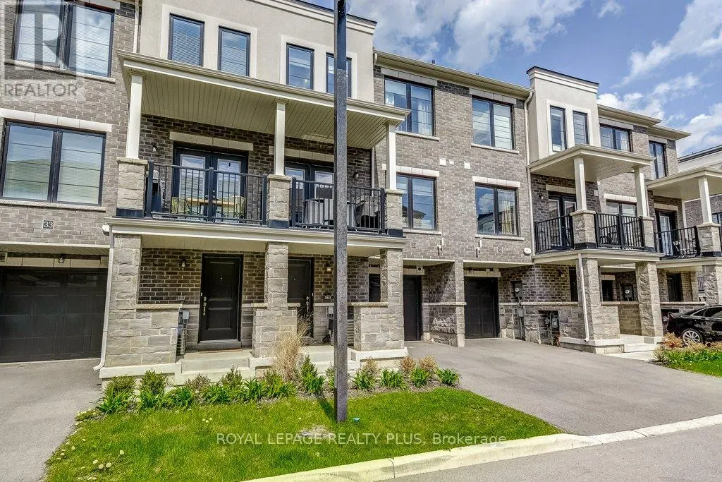 34 - 383 DUNDAS STREET E