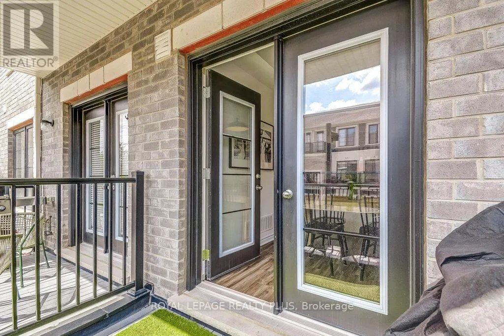 34 - 383 DUNDAS STREET E