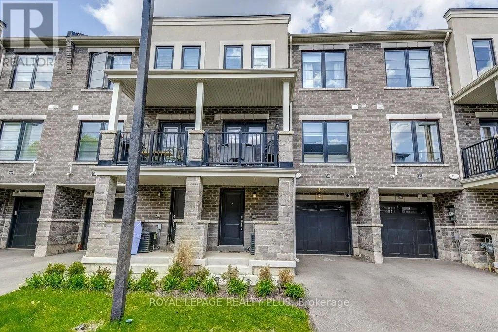 34 - 383 DUNDAS STREET E