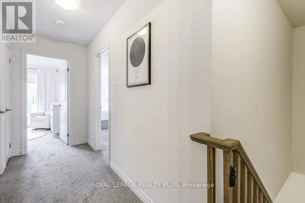 34 - 383 DUNDAS STREET E