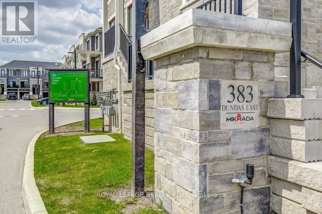34 - 383 DUNDAS STREET E