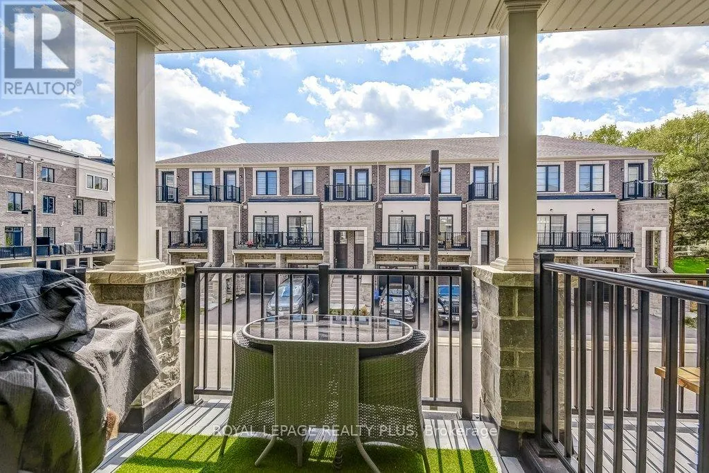 34 - 383 DUNDAS STREET E