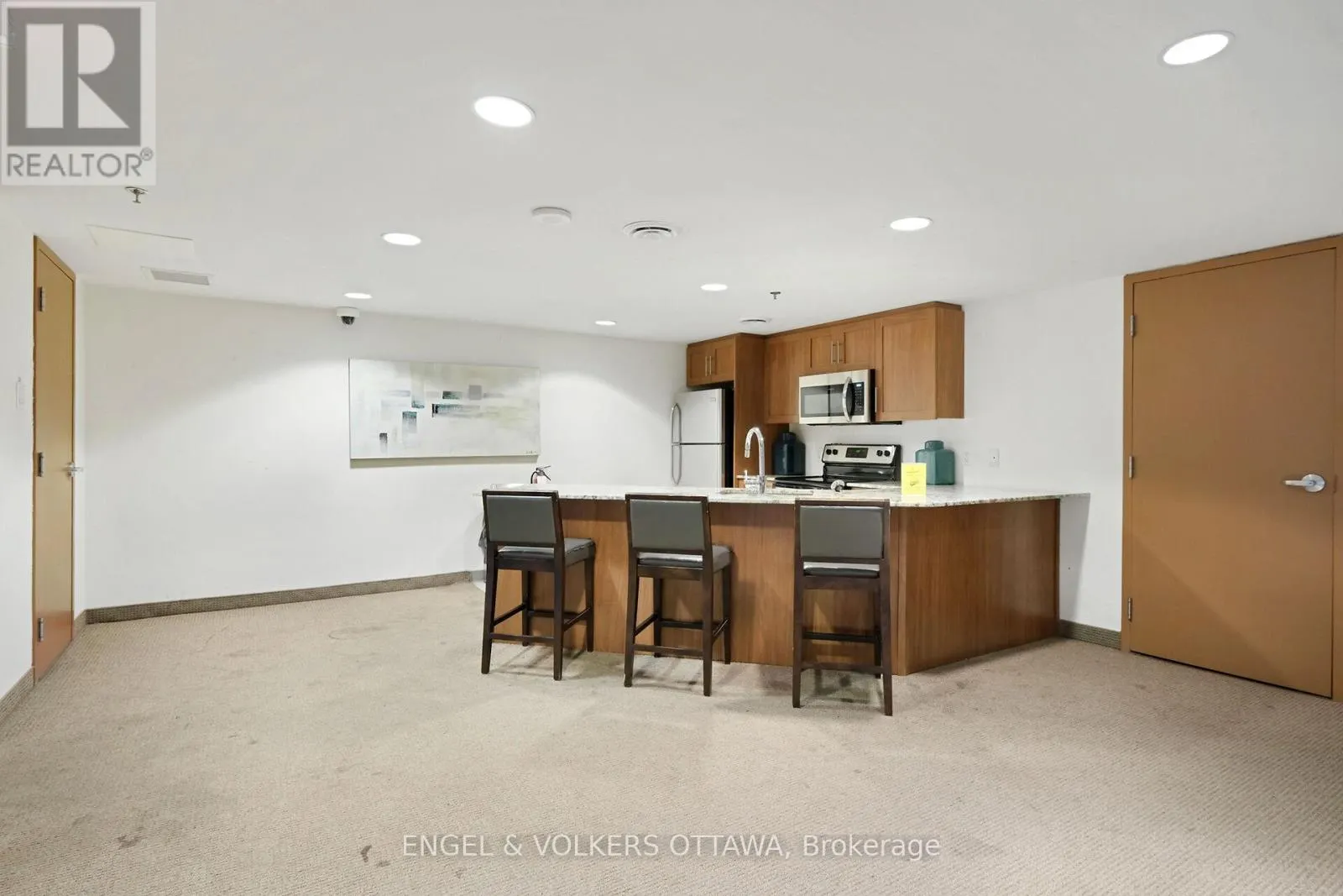 707 - 195 BESSERER STREET
