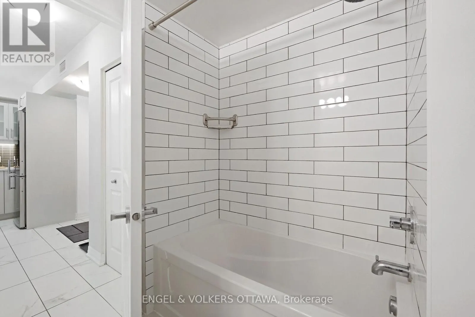 707 - 195 BESSERER STREET