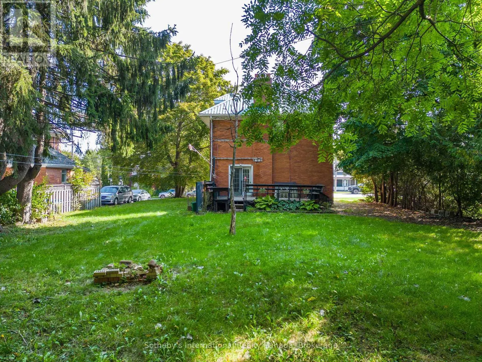 104 SYKES STREET S