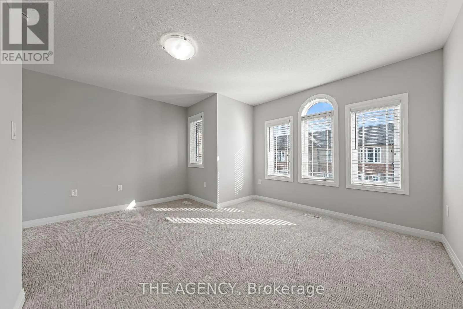 53 AQUARIUS CRESCENT