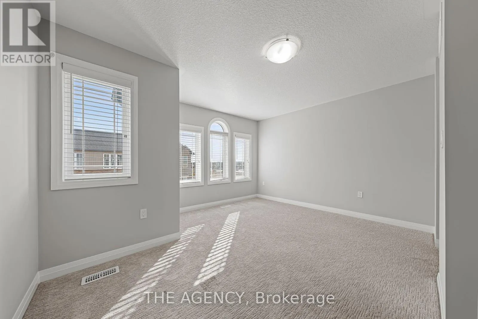 53 AQUARIUS CRESCENT