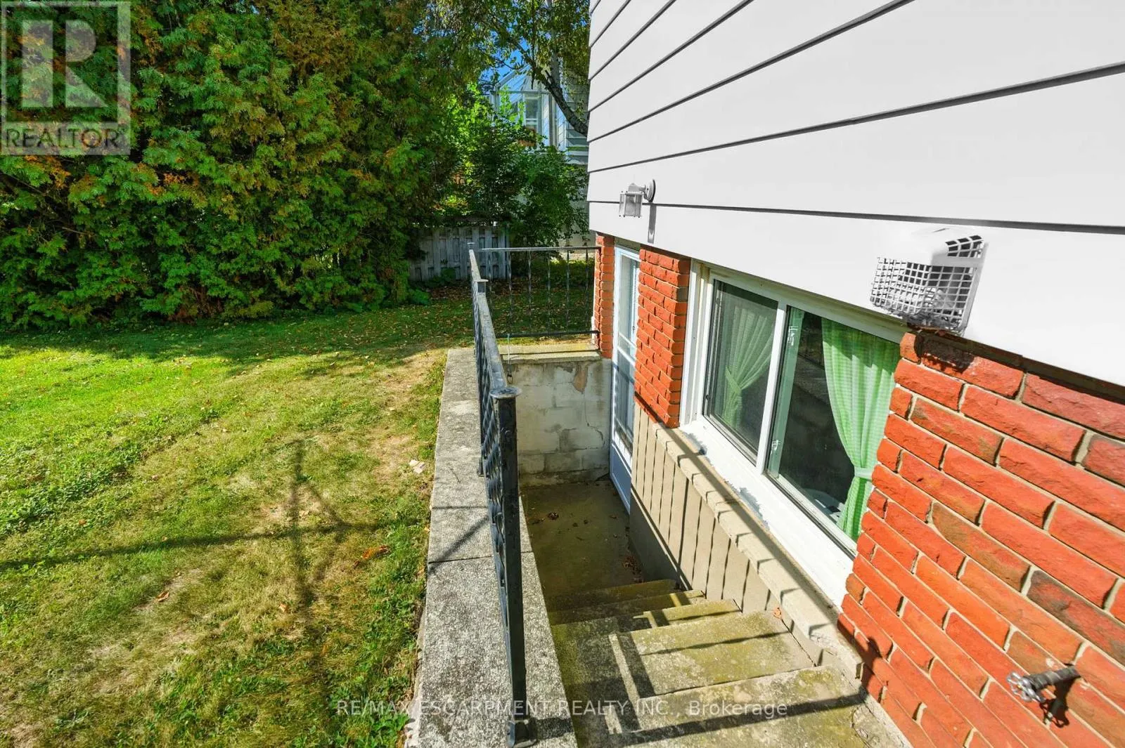961 GARDEN LANE