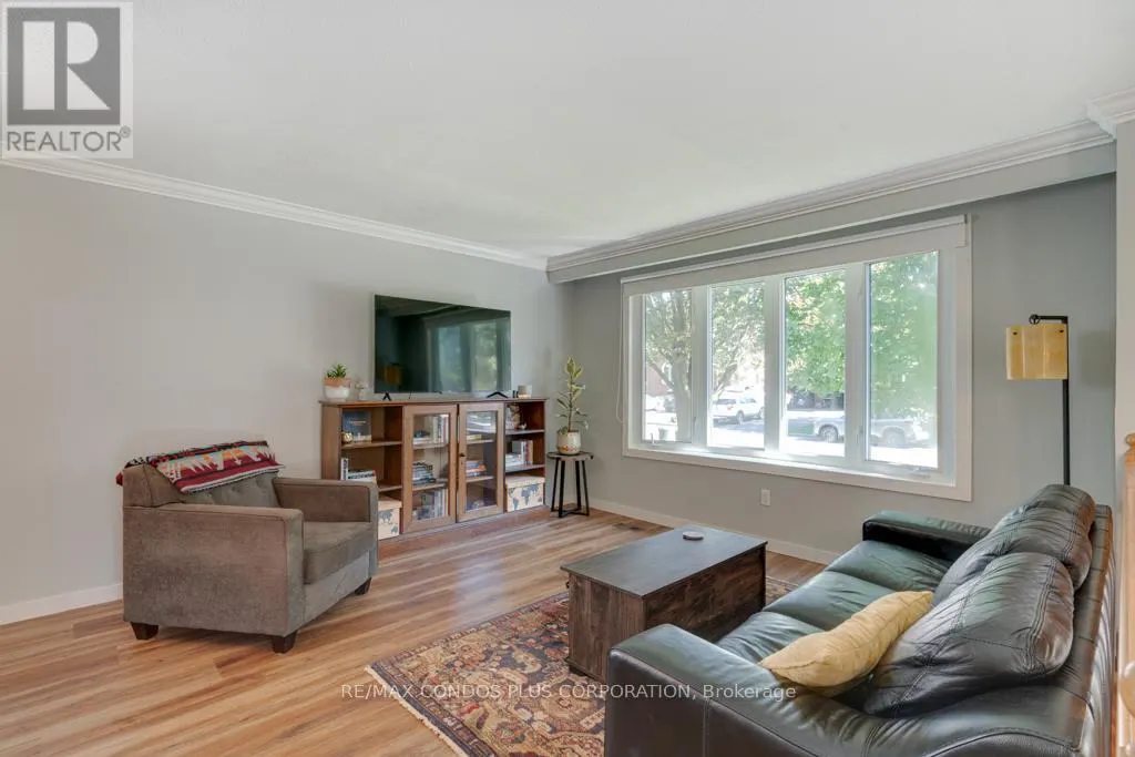 577 MACKECHNIE CRESCENT