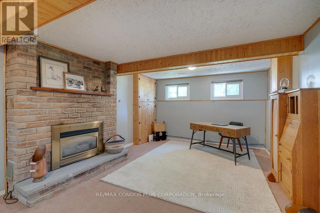 577 MACKECHNIE CRESCENT