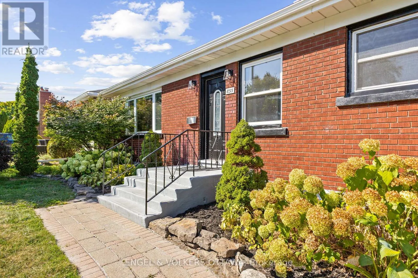 855 WESTON DRIVE