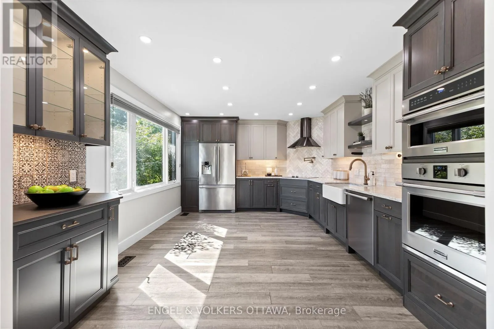 855 WESTON DRIVE