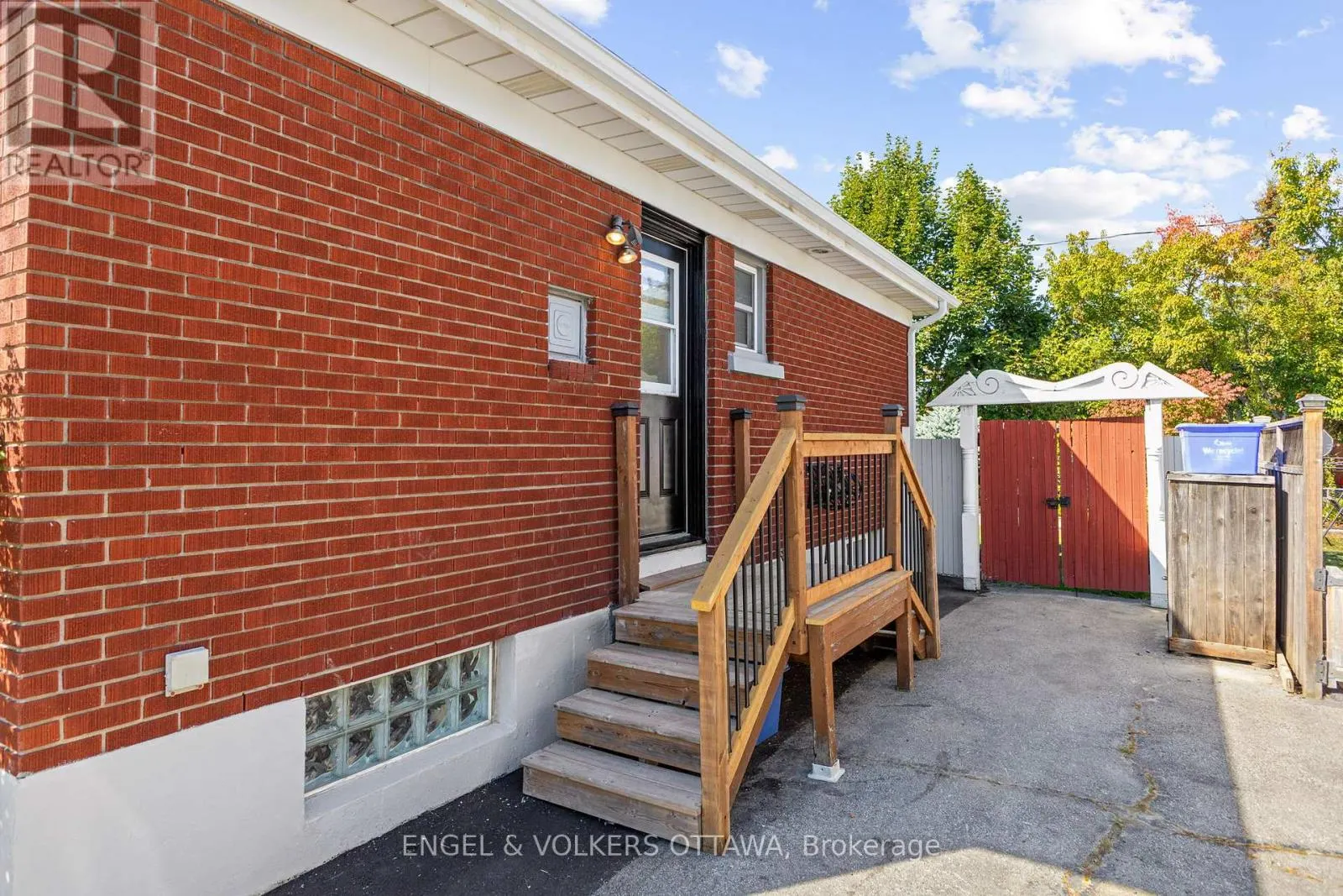 855 WESTON DRIVE