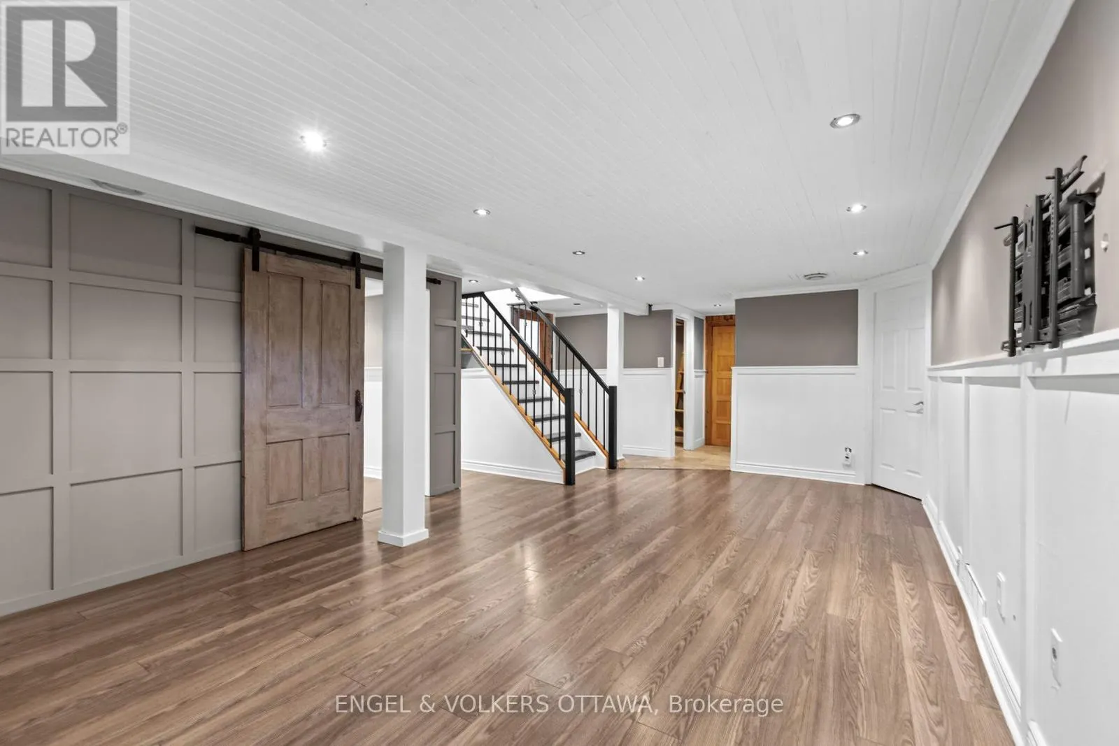 855 WESTON DRIVE