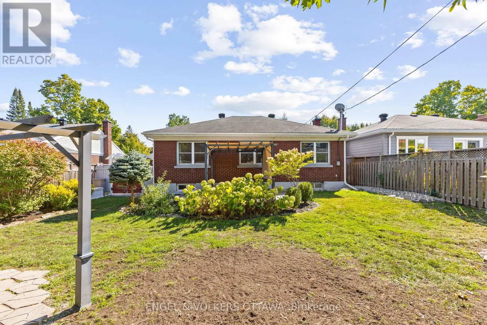 855 WESTON DRIVE