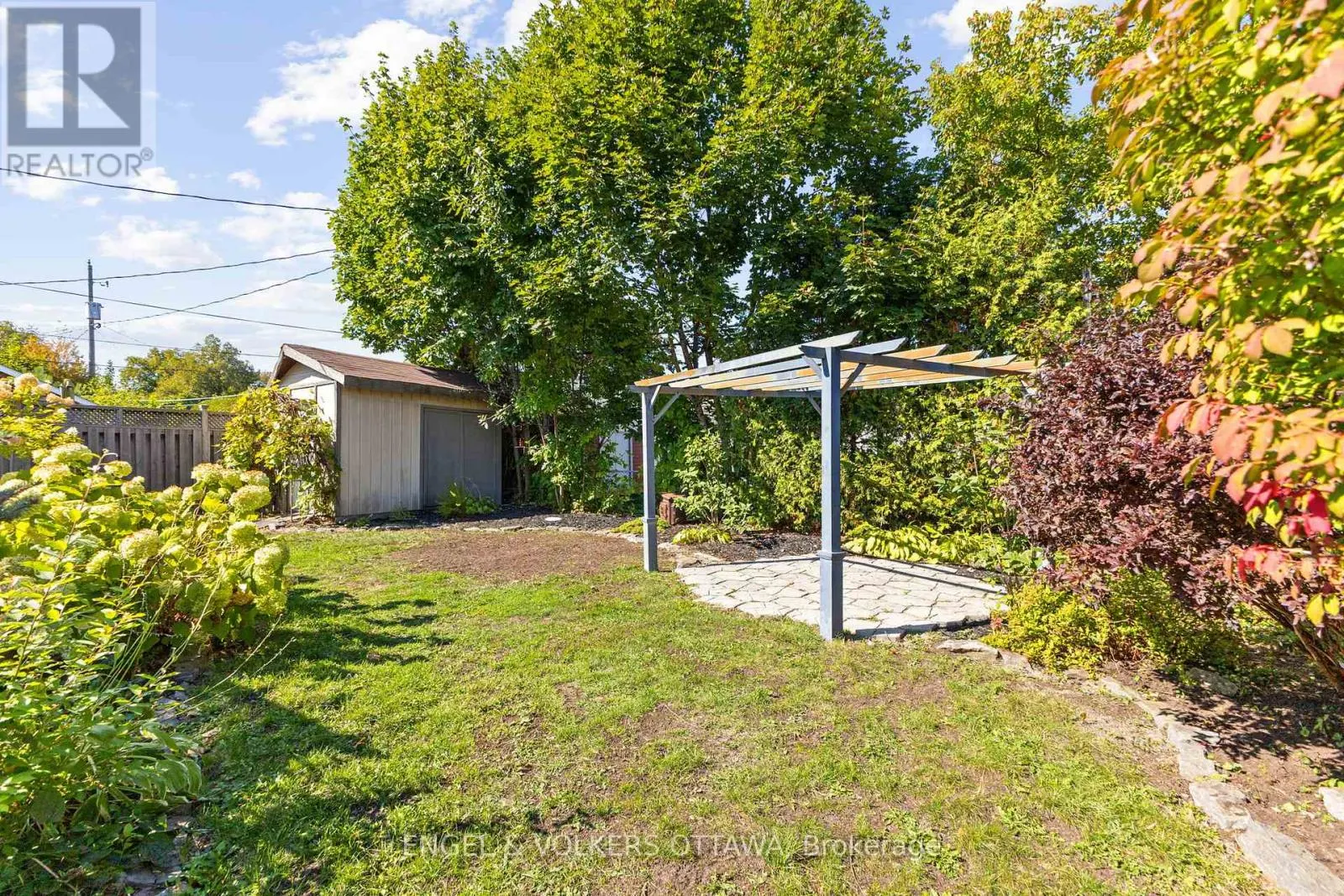 855 WESTON DRIVE