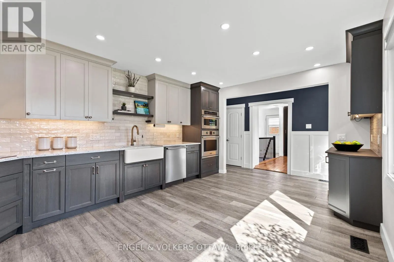 855 WESTON DRIVE