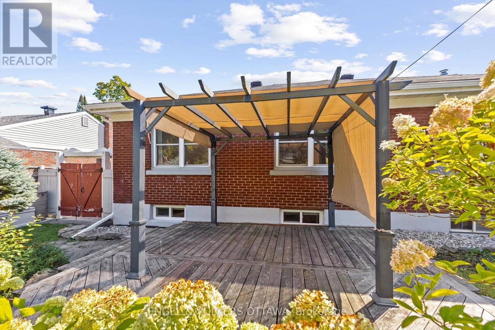 855 WESTON DRIVE