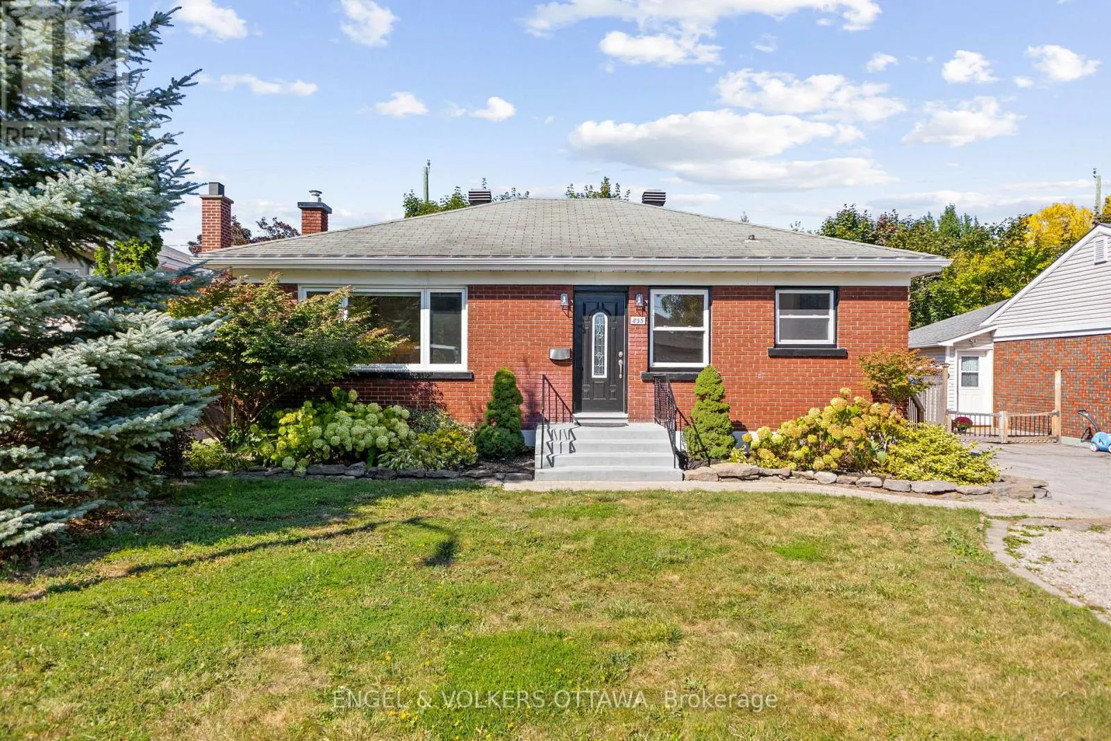 855 WESTON DRIVE