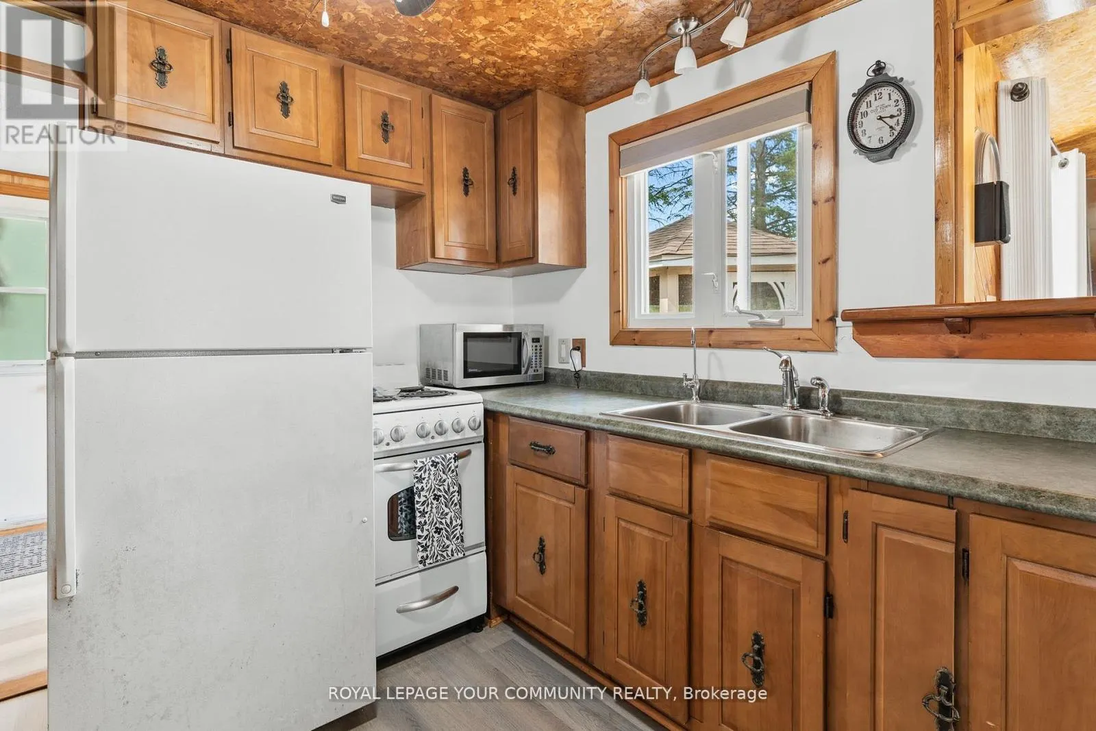 1139 CANUCK TRAIL