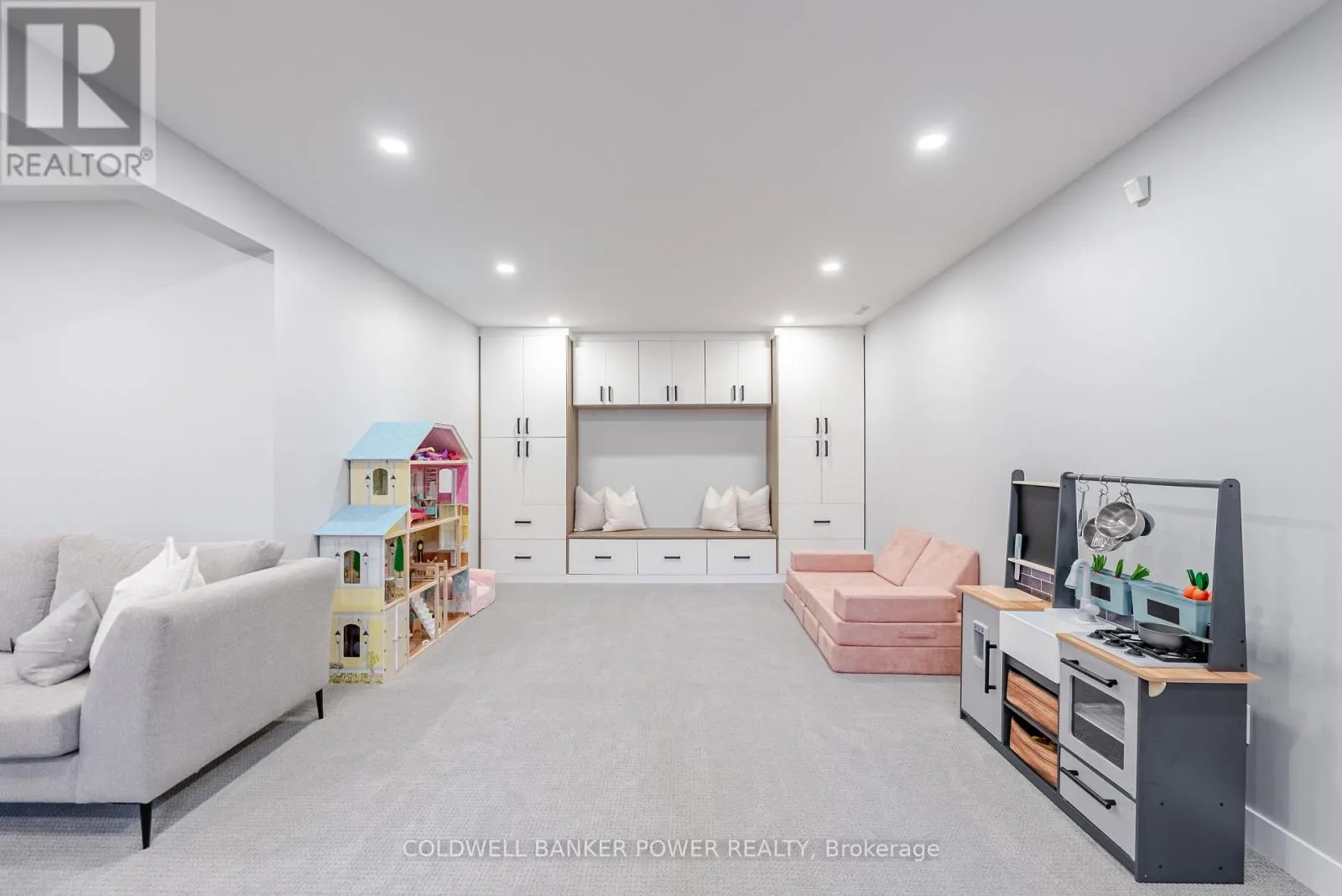 2224 YELLOWBIRCH PLACE