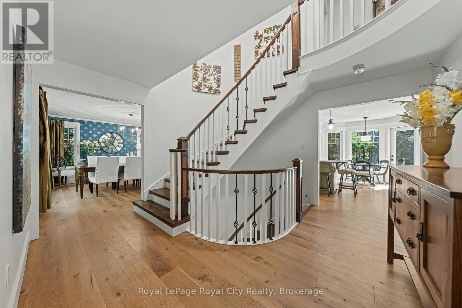 35 MONTICELLO CRESCENT